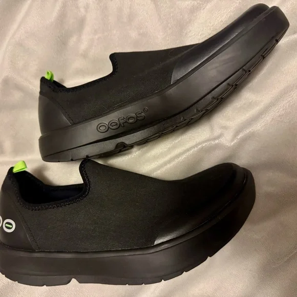 OOFOS OMG EZEE RECOVERY SLIP ONS SIZE 8.5 NWOT - Picture 2 of 6